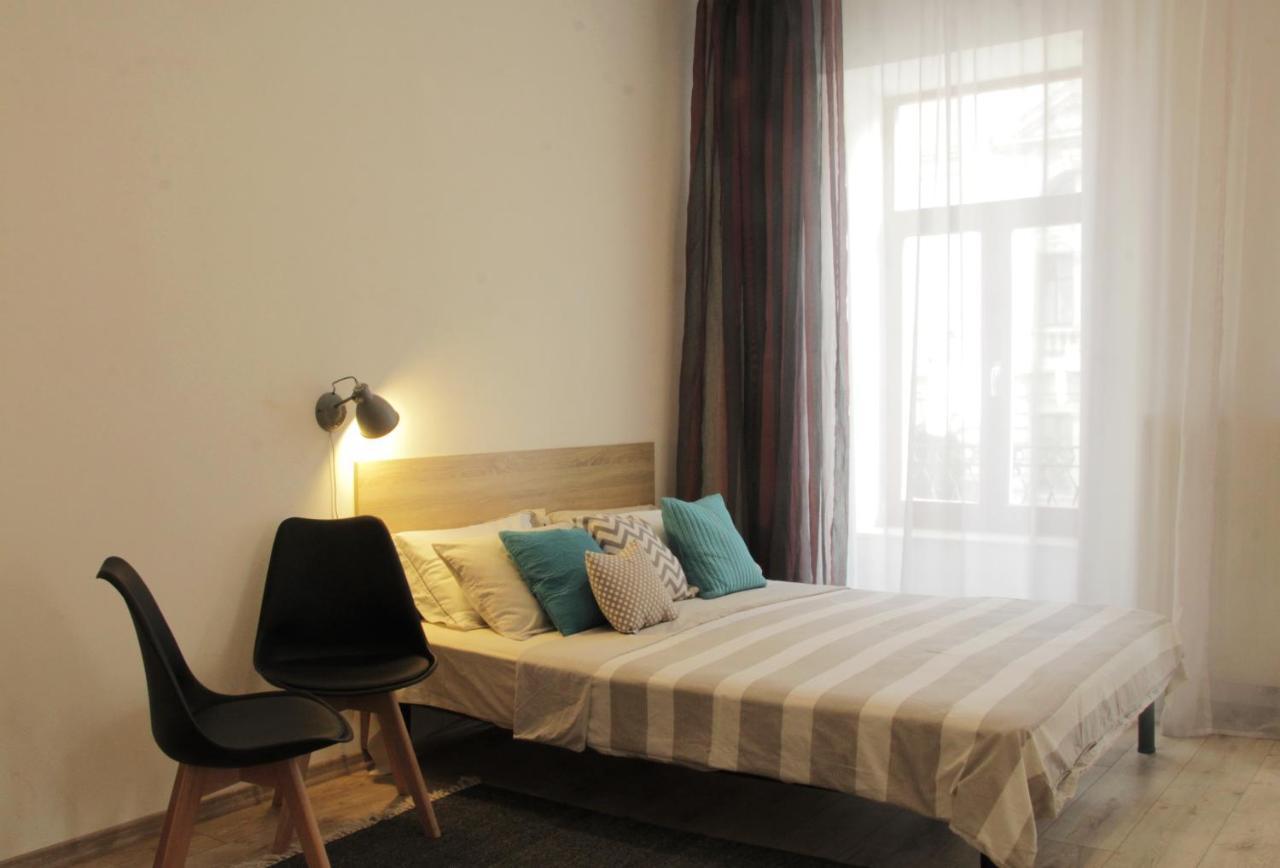 Apartment In The Centre Of リヴィウ エクステリア 写真