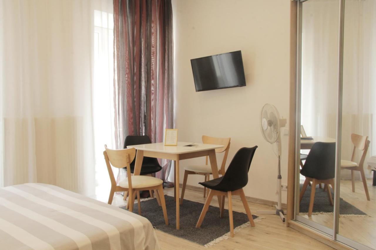 Apartment In The Centre Of リヴィウ エクステリア 写真