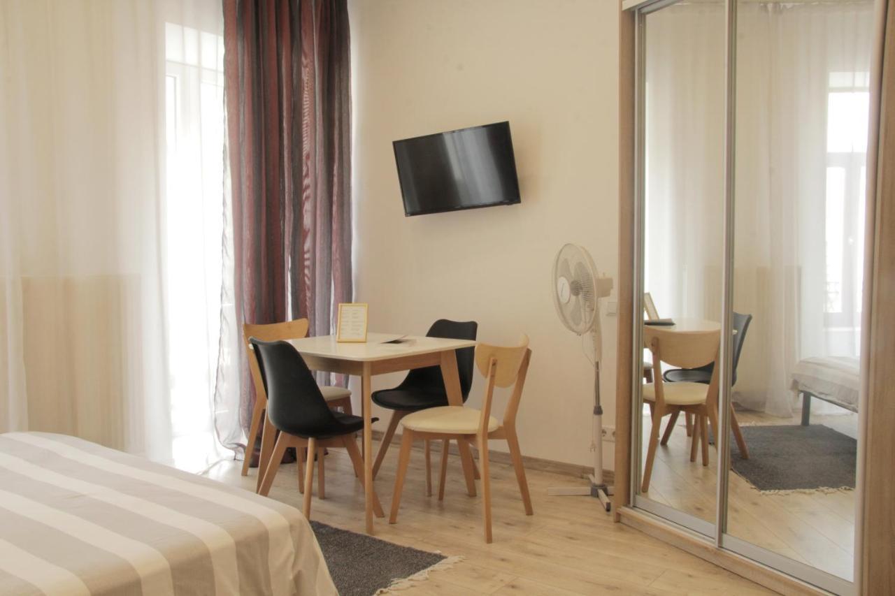Apartment In The Centre Of リヴィウ エクステリア 写真