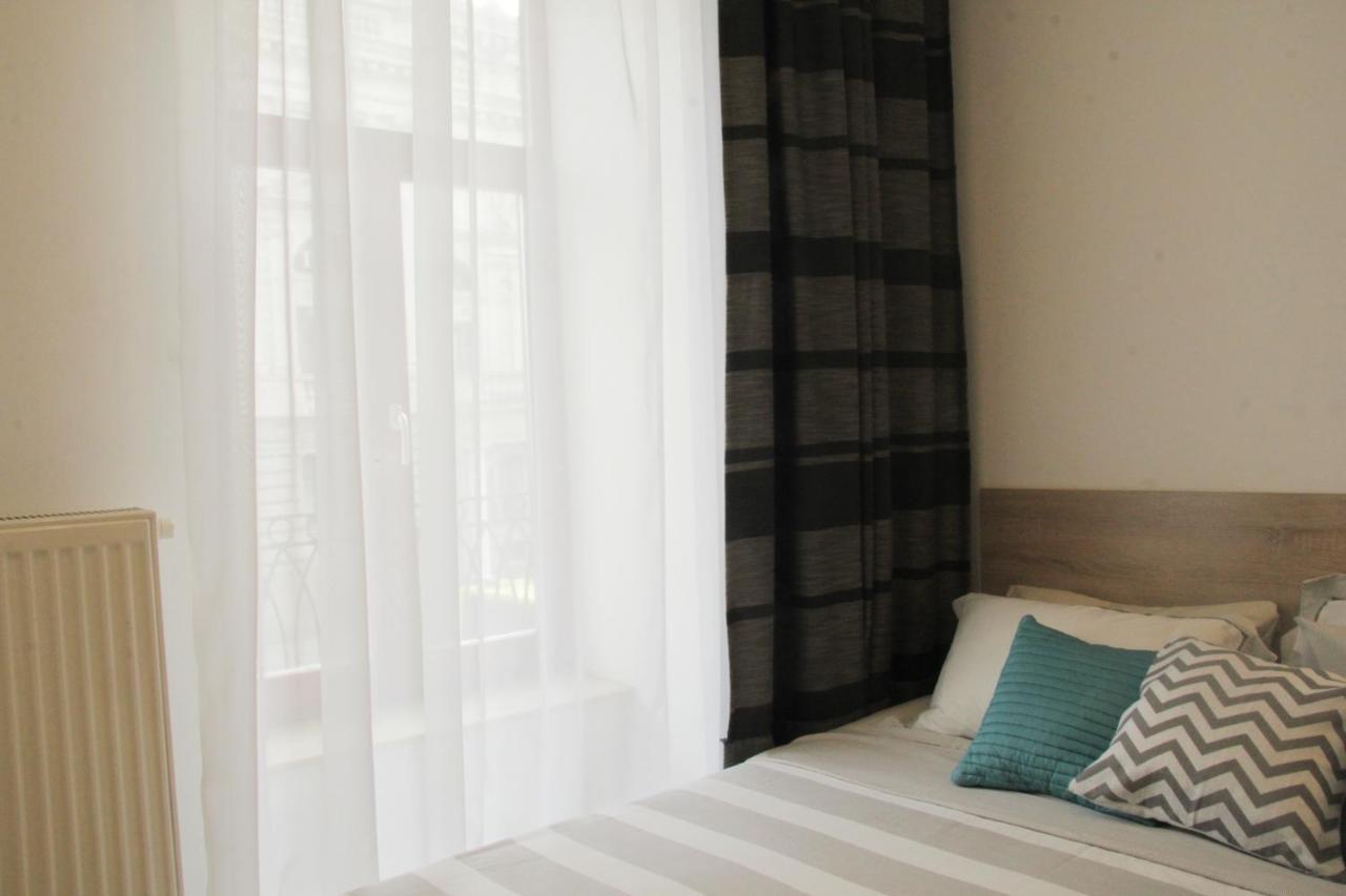 Apartment In The Centre Of リヴィウ エクステリア 写真
