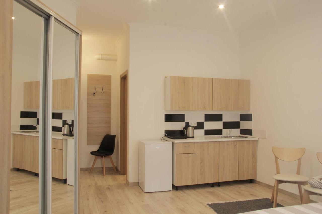 Apartment In The Centre Of リヴィウ エクステリア 写真